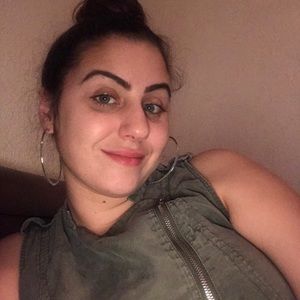 Meet your Posher, Alexis